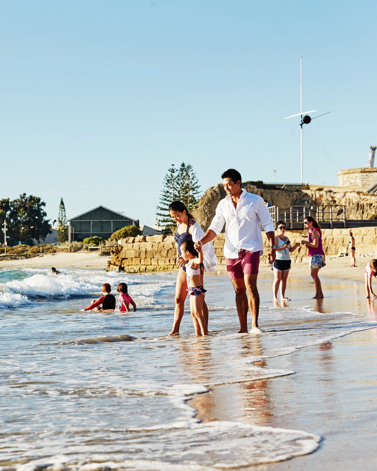 Families with children playing in the water at Bathers Beach, Fremantle. Image credit: Tourism Western Australia