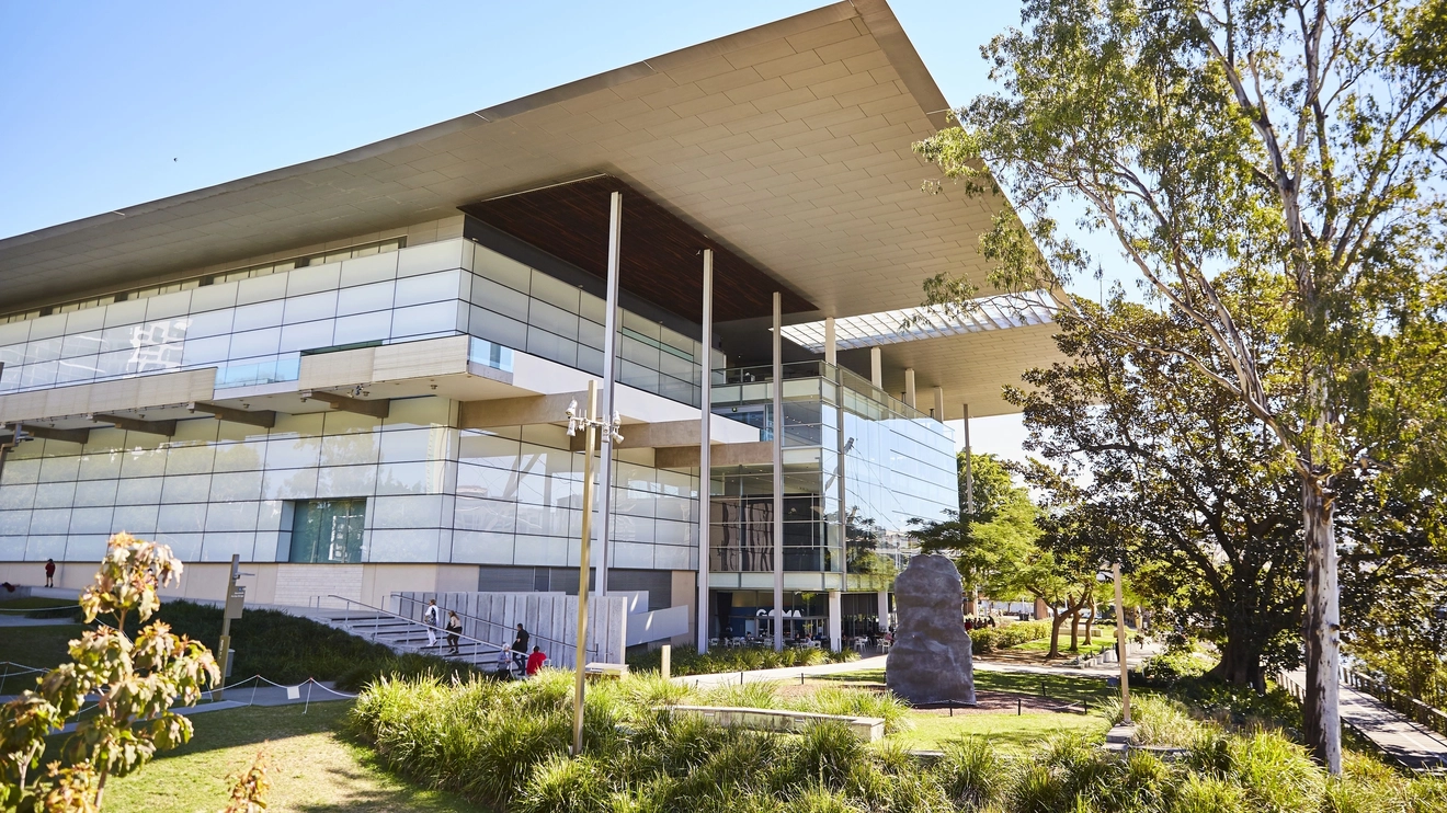 Exterior of museum building and front lawn at GoMA, Brisbane. Image credit: Tourism and Events Queensland