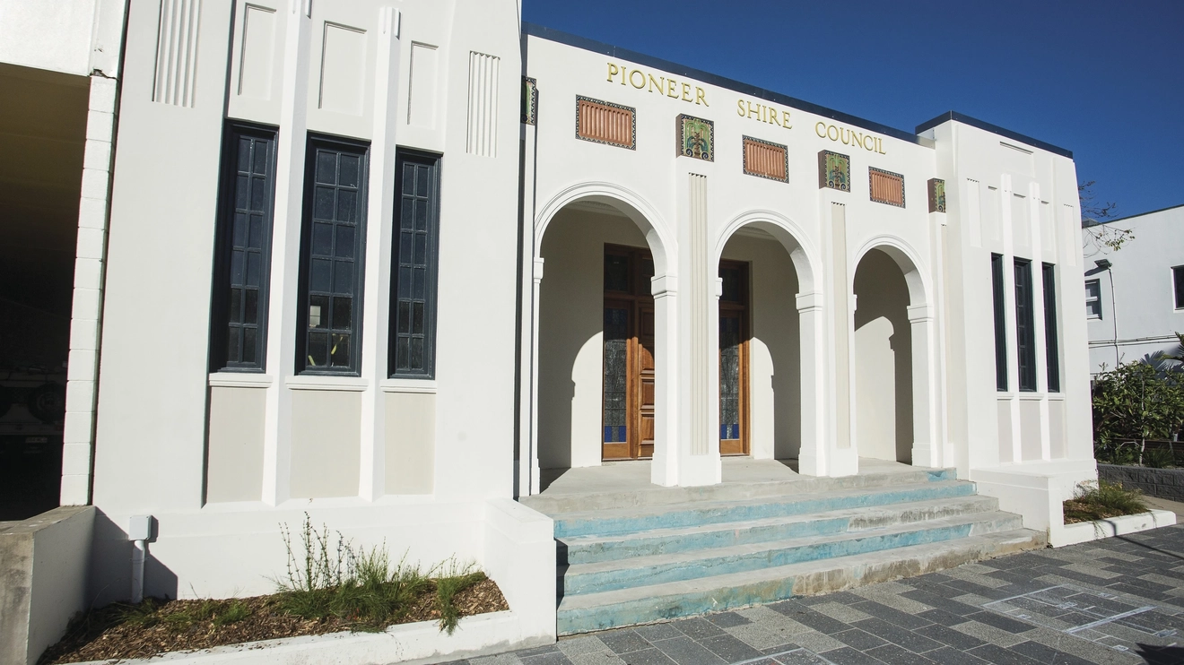 Exterior of Pioneer Shire Council building, Mackay. Image credit: Tourism and Events Queensland/Brooke Miles