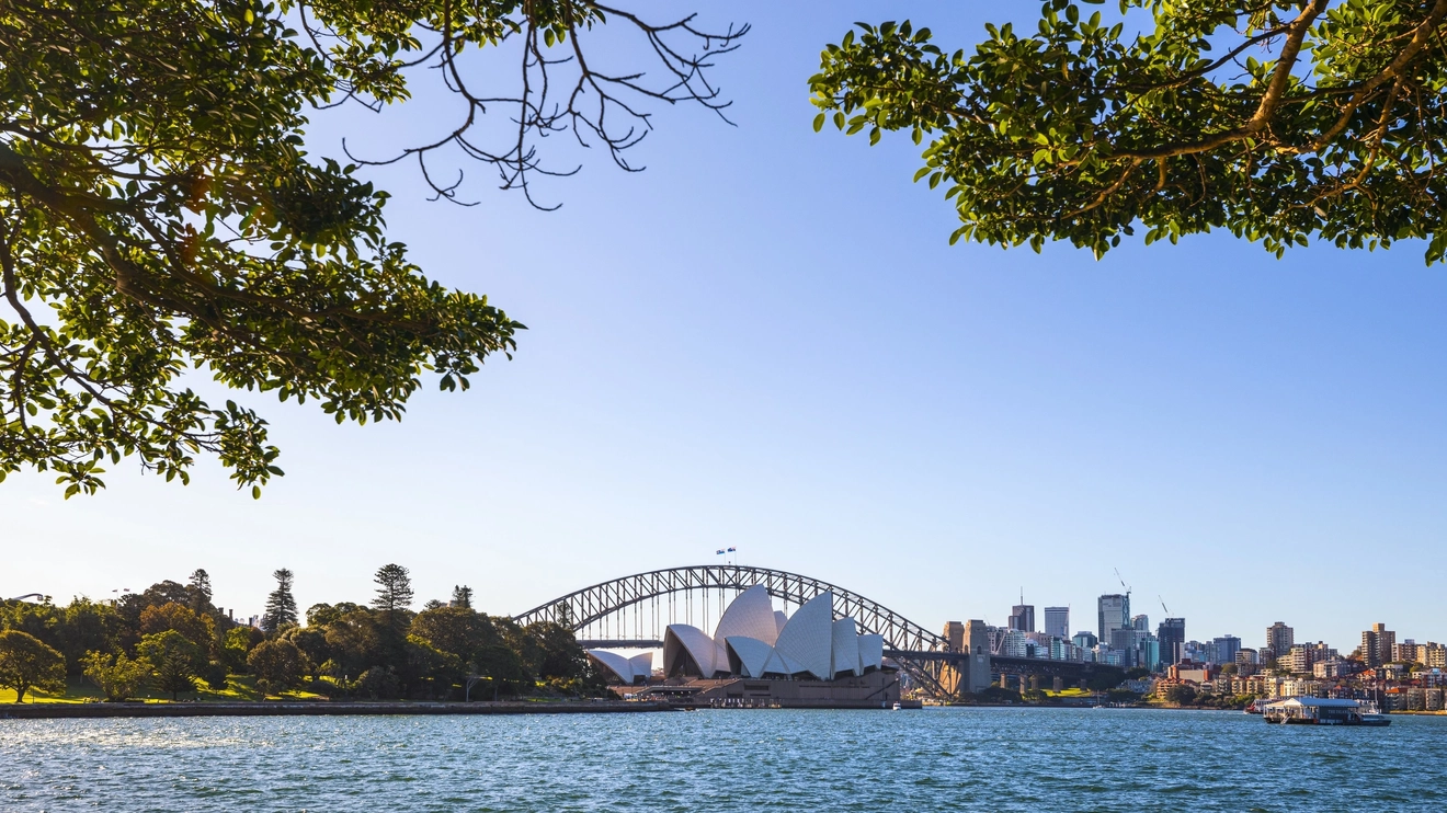 시드니 미세스 맥쿼리스 체어에서 본 시드니 하버, 오페라 하우스, 브리지의 아름다운 풍경. 이미지 제공: Destination NSW